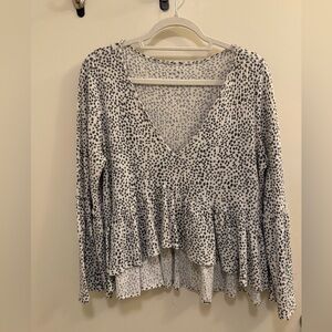 Altar'd State - Oversized cropped ruffle tiered long sleeve v-neck blouse